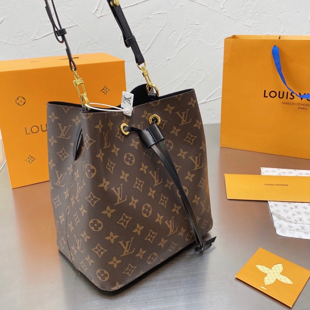 LV CROSSBODY BAG